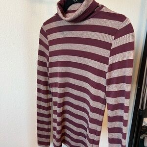 𝅺hollister Women’s Maroon and Gold Turtleneck Size XS